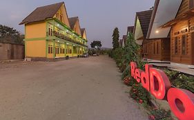 RedDoorz @ Geopark Ciletuh Sukabumi